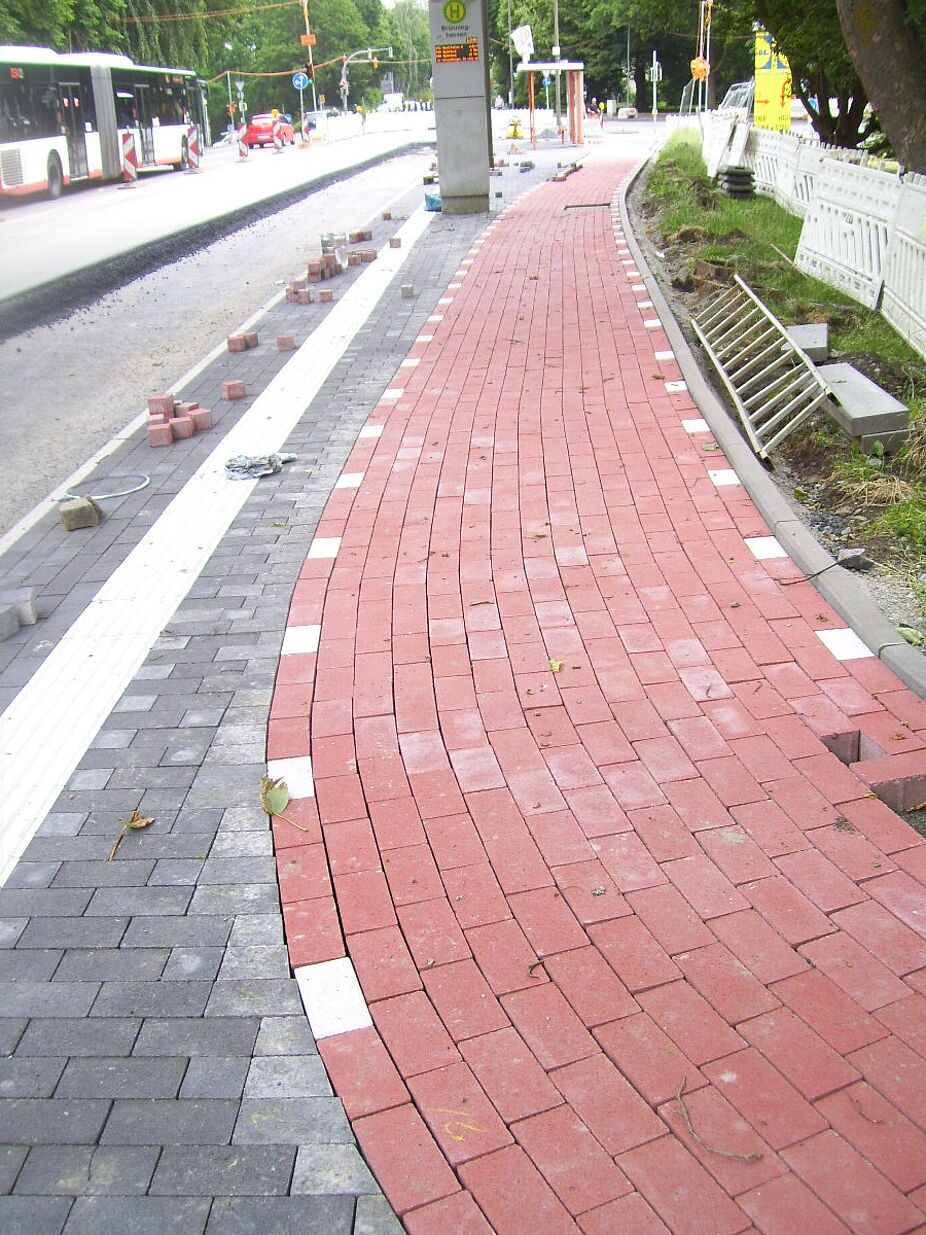 Neue rote Pflasterung Neue rote Pflasterung