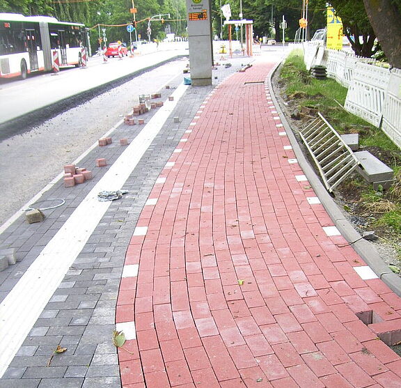Neue rote Pflasterung