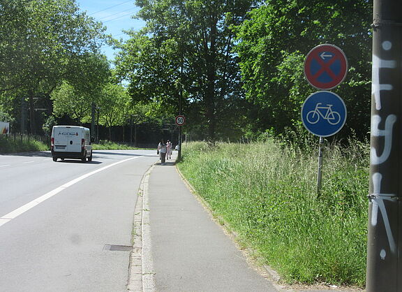 Derner Straße mit Schilder