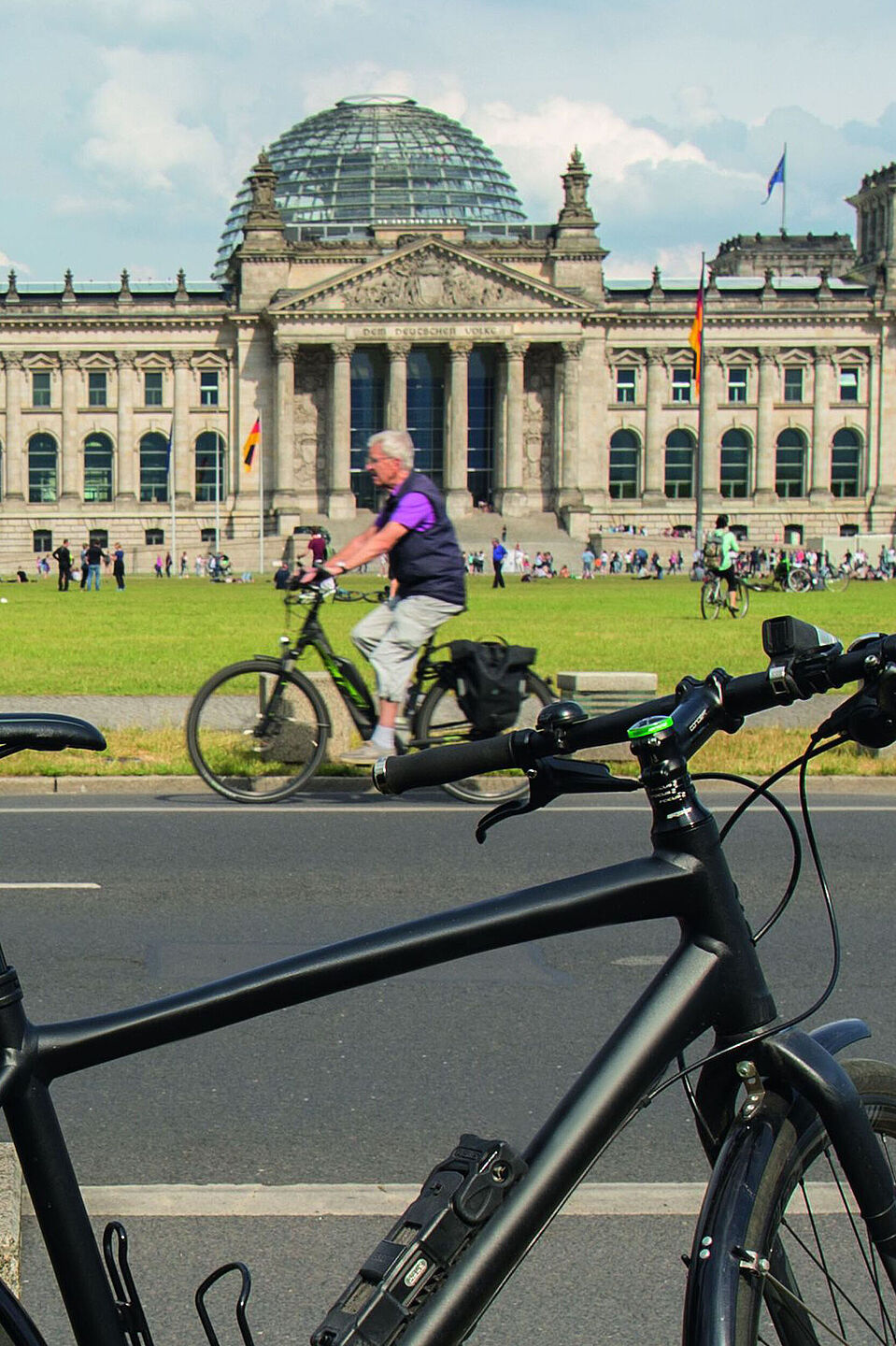 Mehr Personal und Ressourcen in Politik und Verwaltung Das Fahrrad als Verkehrsmittel muss auf Bundesebene die gleiche Priorität in Politik und Verwaltung erhalten, wie andere Verkehrsmittel.