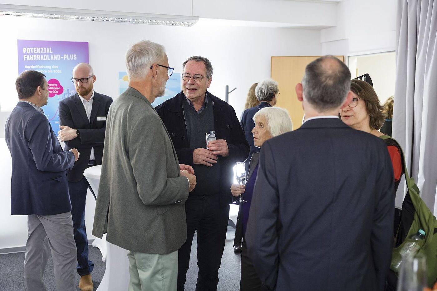 Reger Austausch auf dem ADFC-Einweihungsempfang. Reger Austausch auf dem ADFC-Einweihungsempfang.